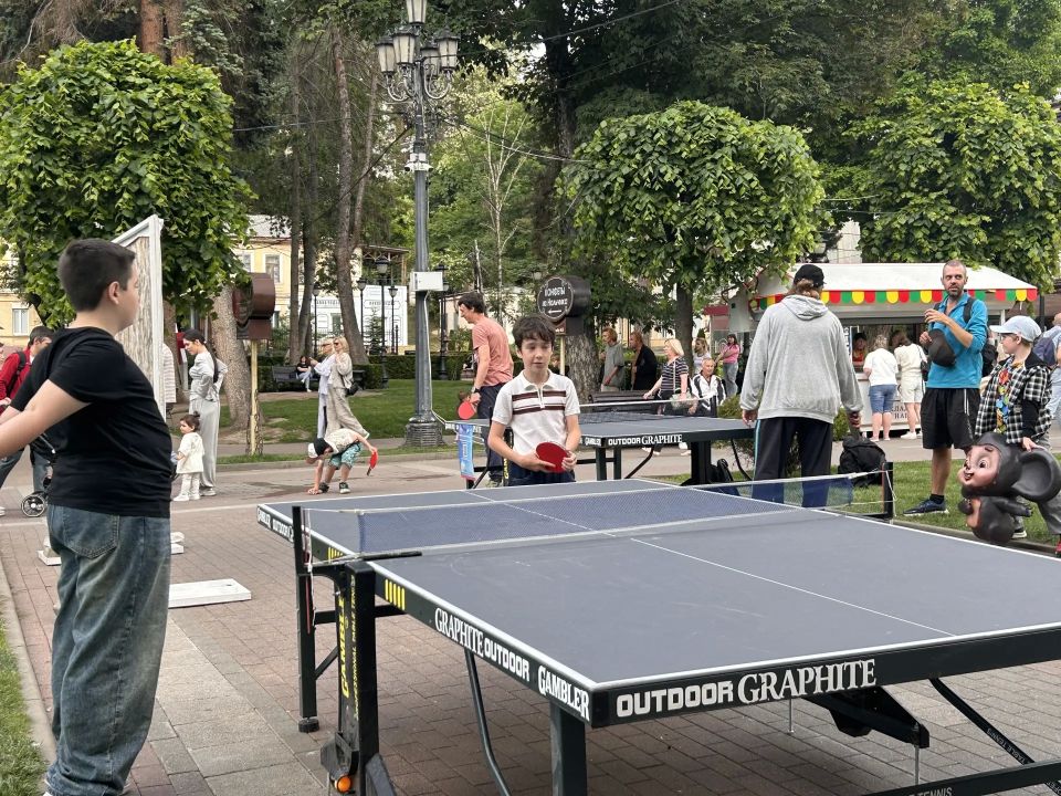 На спортивной площадке весь день была активная программа На спортивной площадке весь день была активная программа