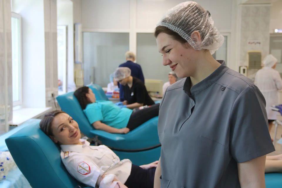 Ставропольские полицейские и общественники накануне Всемирного дня донора сдали кровь для нуждающихся пациентов медучреждений региона Ставропольские полицейские и общественники накануне Всемирного дня донора сдали кровь для нуждающихся пациентов медучреждений региона