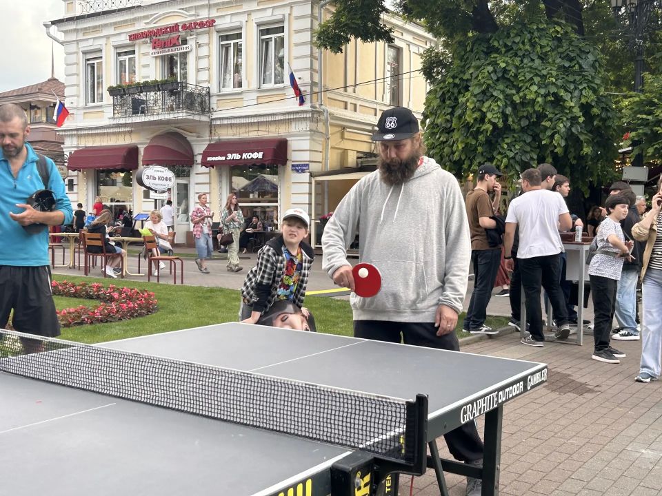 На спортивной площадке весь день была активная программа На спортивной площадке весь день была активная программа