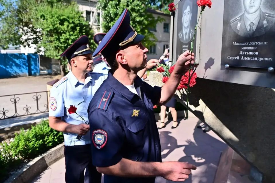31 год спустя. В Будённовске почтили память 129 жертв террористического акта 1995 года 31 год спустя. В Будённовске почтили память 129 жертв террористического акта 1995 года