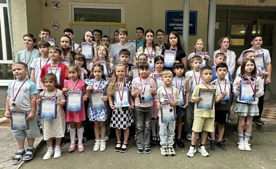 Завершилось первенство города Ессентуки по шахматам среди мальчиков и девочек 9, 11, 13 лет, юношей и девушек 15, 17, 19 лет Завершилось первенство города Ессентуки по шахматам среди мальчиков и девочек 9, 11, 13 лет, юношей и девушек 15, 17, 19 лет