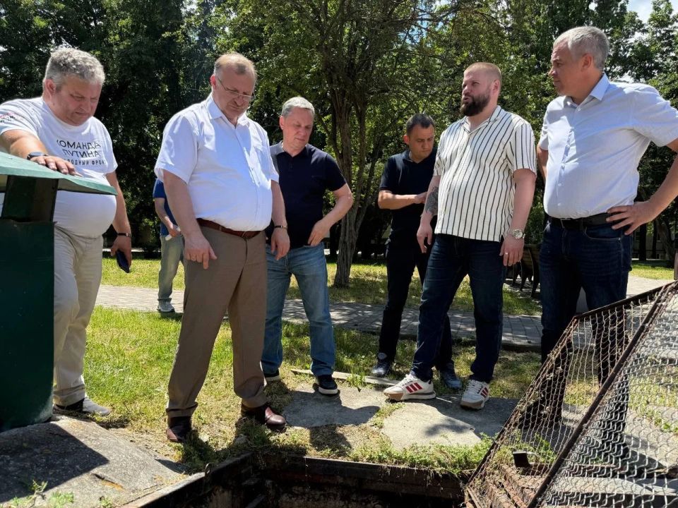 Дмитрий Ворошилов: В рамках программы «Формирование комфортной городской среды» в этом году идут работы по реконструкции главного городского фонтана на площади Ленина Дмитрий Ворошилов: В рамках программы «Формирование комфортной городской среды» в этом году идут работы по реконструкции главного городского фонтана на площади Ленина