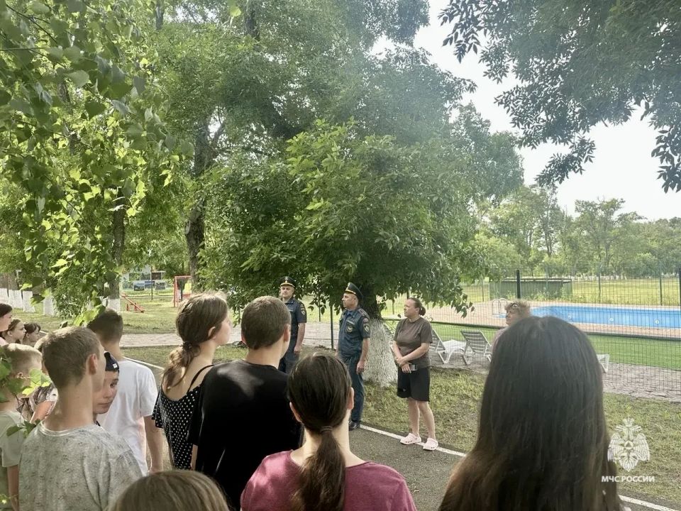 Безопасные каникулы обеспечены, если с вами провели занятие сотрудники МЧС Ставрополья Безопасные каникулы обеспечены, если с вами провели занятие сотрудники МЧС Ставрополья
