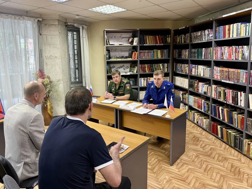 Прокурор Ставропольского края Юрий Немкин встретился с участниками специальной военной операции в Кисловодске Прокурор Ставропольского края Юрий Немкин встретился с участниками специальной военной операции в Кисловодске