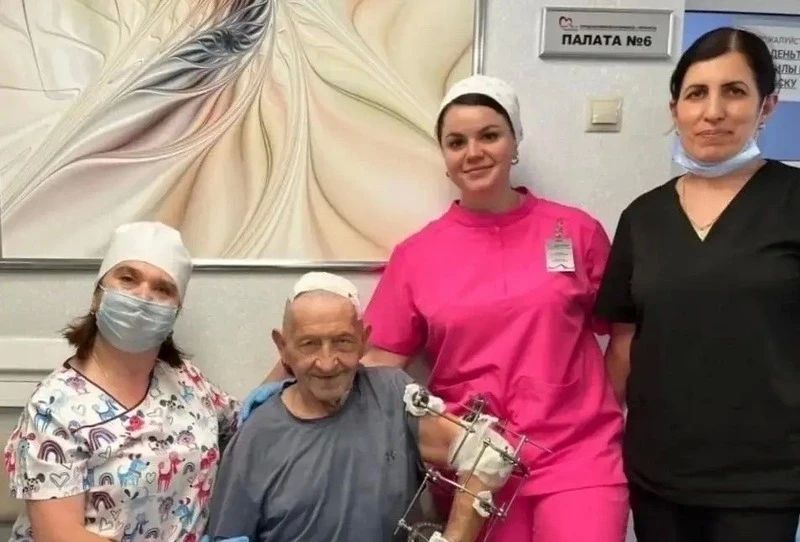 Пятигорские врачи помогли мужчине найти семью после 30 лет разлуки