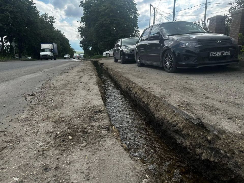 Дмитрий Ворошилов: По обращением жителей города и информации в социальных сетях о причинах образования воды на кругу Нефтебазы провели комиссионное обследование Дмитрий Ворошилов: По обращением жителей города и информации в социальных сетях о причинах образования воды на кругу Нефтебазы провели комиссионное обследование