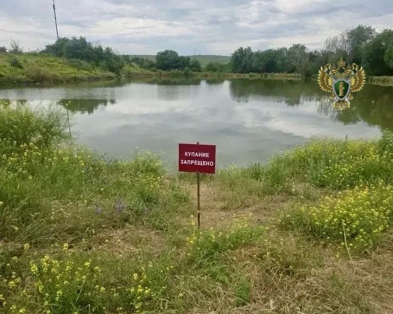 По требованию надзорного ведомства на водном объекте в Грачевском округе установлены знаки безопасности