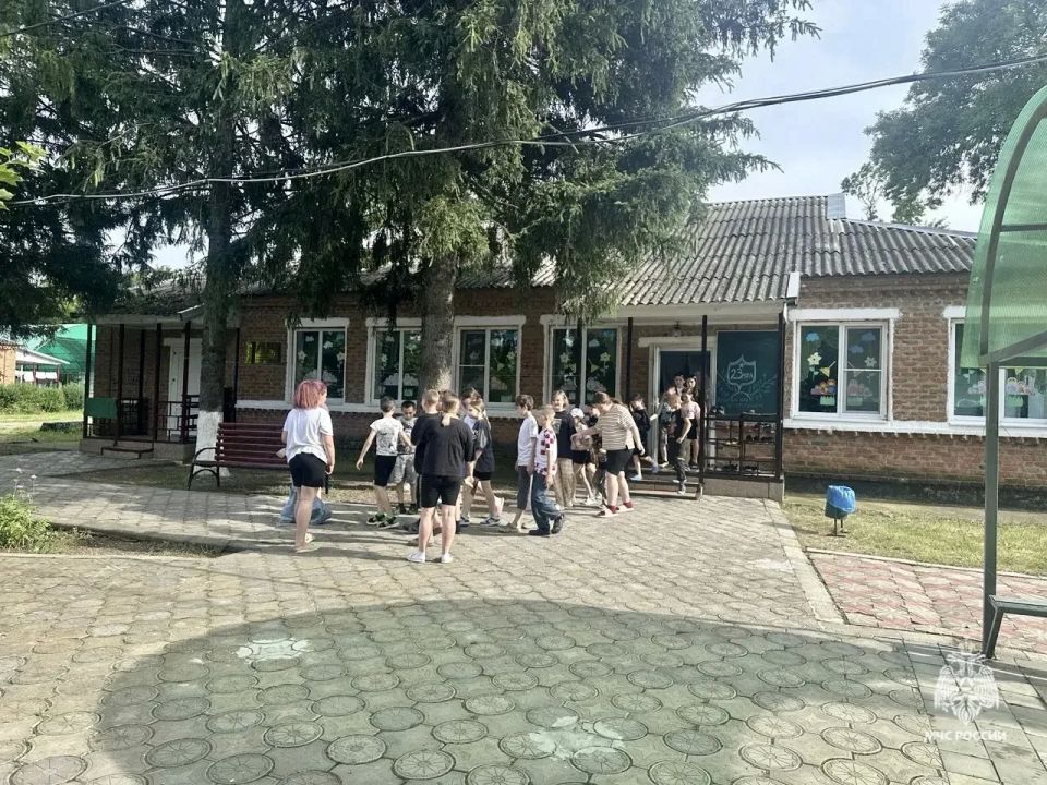 Безопасные каникулы обеспечены, если с вами провели занятие сотрудники МЧС Ставрополья Безопасные каникулы обеспечены, если с вами провели занятие сотрудники МЧС Ставрополья