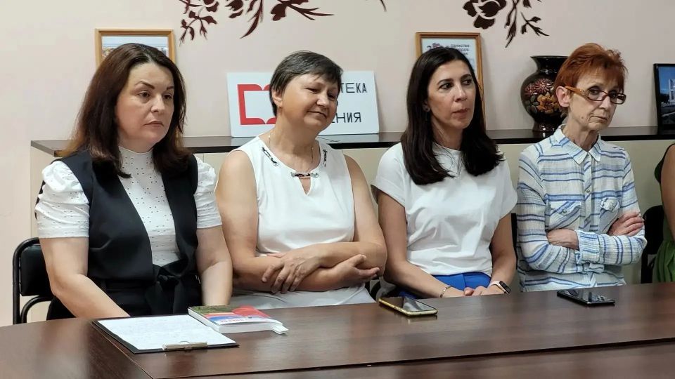 В Пятигорске представили поэтический сборник «Поэтика навстречу Победе» В Пятигорске представили поэтический сборник «Поэтика навстречу Победе»