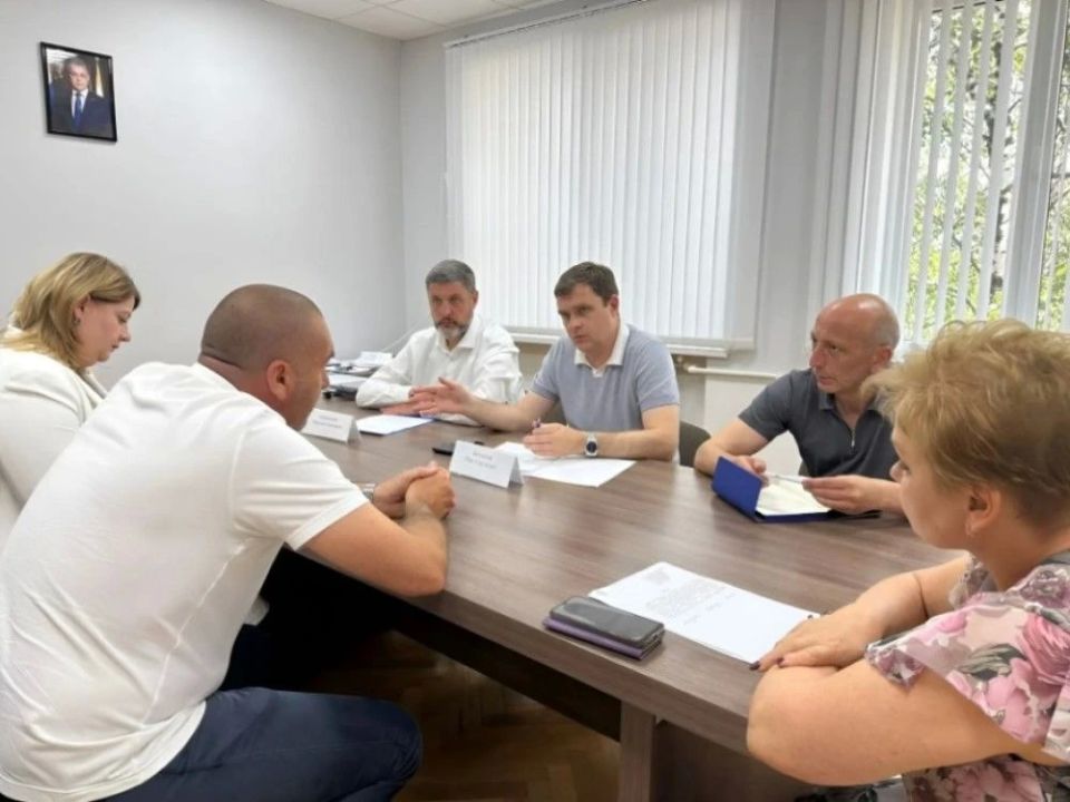 Приём граждан. . Министр природных ресурсов и охраны окружающей среды Ставропольского края Олег Безменов провел приём граждан в Кировском муниципальном округе Приём граждан. . Министр природных ресурсов и охраны окружающей среды Ставропольского края Олег Безменов провел приём граждан в Кировском муниципальном округе