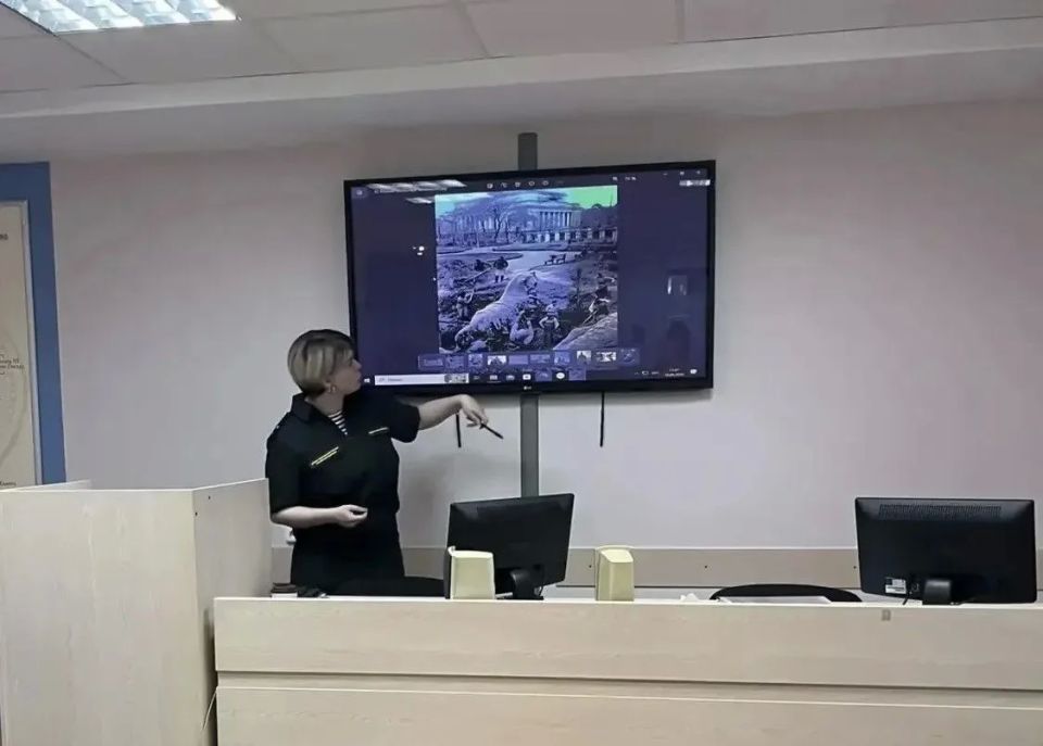 В преддверии Дня памяти и скорби сотрудник музея Северо-Кавказского ордена Жукова округа Росгвардии прапорщик Екатерина Гобозова встретилась со студентами Высшей школы управления кафедры профессионально-ориентированного... В преддверии Дня памяти и скорби сотрудник музея Северо-Кавказского ордена Жукова округа Росгвардии прапорщик Екатерина Гобозова встретилась со студентами Высшей школы управления кафедры профессионально-ориентированного...