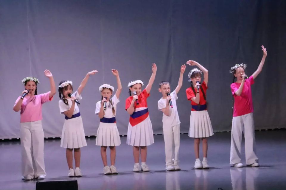 Вокалисты студии «Озорные нотки» в Городском Доме Культуры дали большой концерт Вокалисты студии «Озорные нотки» в Городском Доме Культуры дали большой концерт