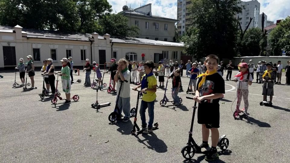 В пришкольных лагерях Пятигорска продолжаются уроки безопасности для юных участников дорожного движения В пришкольных лагерях Пятигорска продолжаются уроки безопасности для юных участников дорожного движения