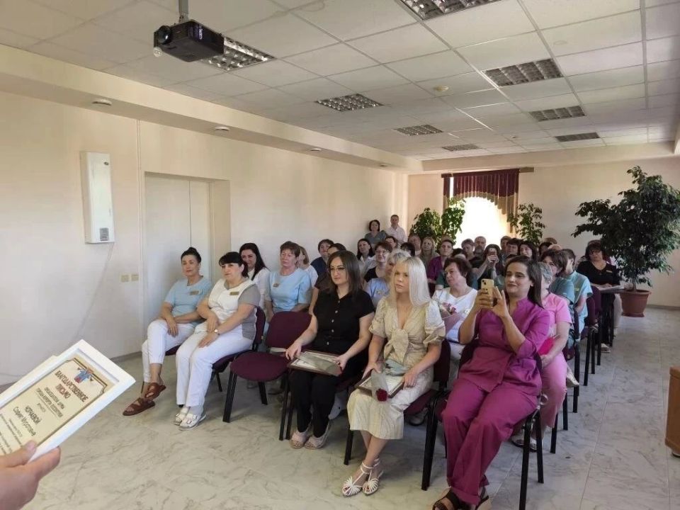 Глава города Владимир Крутников поздравил ессентукских медиков Глава города Владимир Крутников поздравил ессентукских медиков