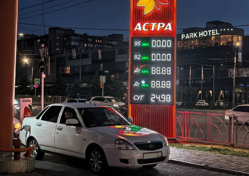 Ажиотажный спрос привел к очередям и дефициту топлива на АЗС Ставрополя Ажиотажный спрос привел к очередям и дефициту топлива на АЗС Ставрополя