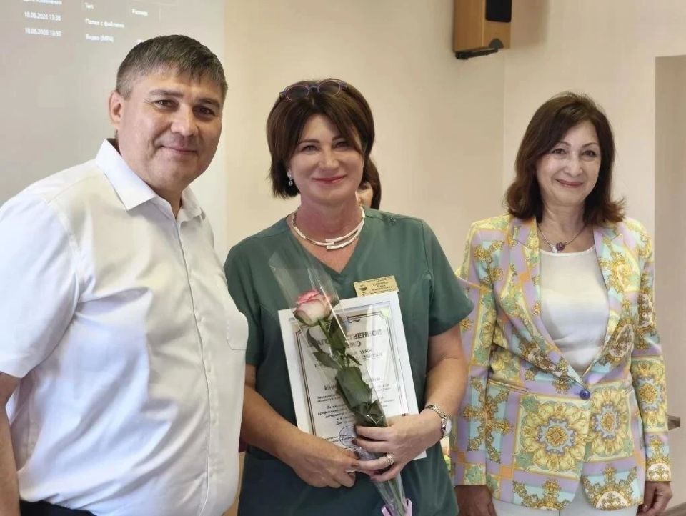 Глава города Владимир Крутников поздравил ессентукских медиков Глава города Владимир Крутников поздравил ессентукских медиков