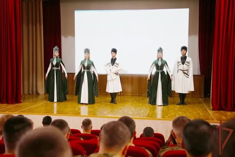 Праздничный концерт Минераловодской таможни прошёл в пятигорском батальоне Росгвардии На территории отдельного батальона охраны и обеспечения СевероКавказского ордена Жукова округа войск национальной гвардии Российской... Праздничный концерт Минераловодской таможни прошёл в пятигорском батальоне Росгвардии На территории отдельного батальона охраны и обеспечения СевероКавказского ордена Жукова округа войск национальной гвардии Российской...