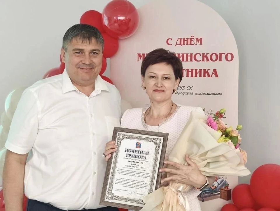 Глава города Владимир Крутников поздравил ессентукских медиков Глава города Владимир Крутников поздравил ессентукских медиков
