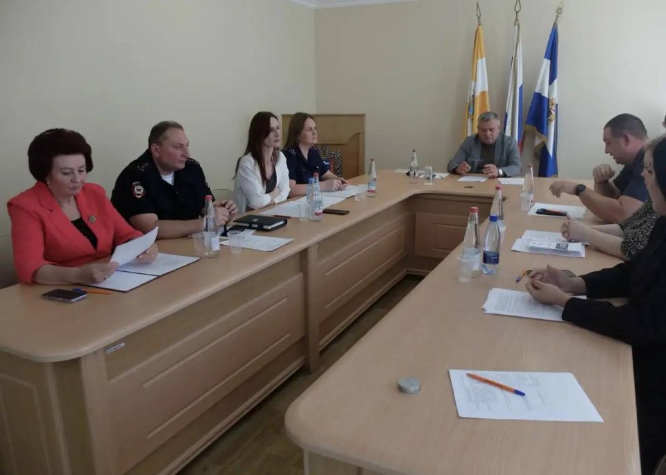 В Ставропольском крае офицеры СК России продолжают цикл профилактических бесед по теме «Вместе – за безопасное детство!» В Ставропольском крае офицеры СК России продолжают цикл профилактических бесед по теме «Вместе – за безопасное детство!»