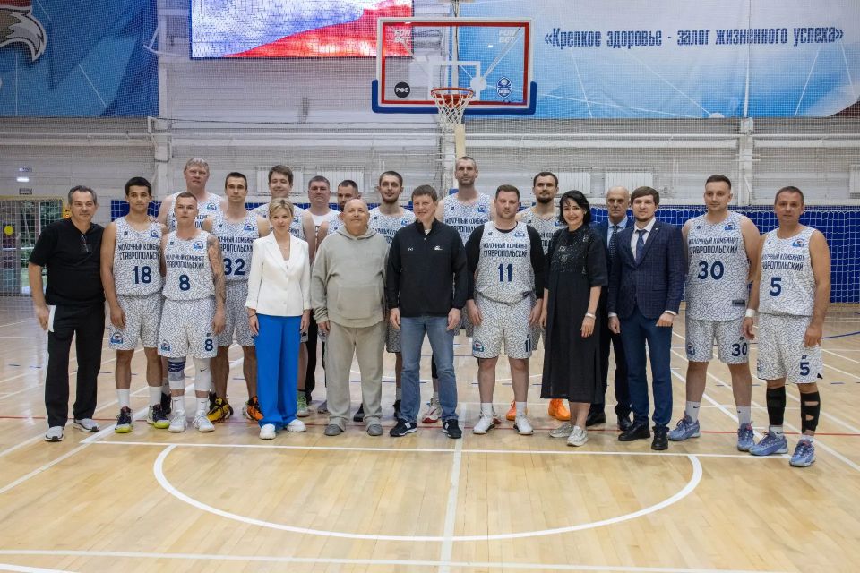 Финал четырёх стартовал. В Ставрополе дан старт «Финалу 4-х» чемпионата Ставропольского края по баскетболу среди мужских команд производственных коллективов и городов Финал четырёх стартовал. В Ставрополе дан старт «Финалу 4-х» чемпионата Ставропольского края по баскетболу среди мужских команд производственных коллективов и городов