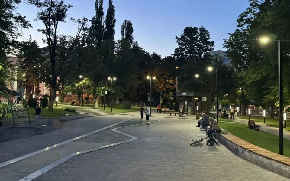 Сквер Декабристов в Ставрополе осветили дизайнерские фонари Сквер Декабристов в Ставрополе осветили дизайнерские фонари