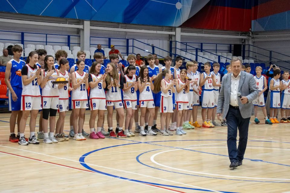 Финал четырёх стартовал. В Ставрополе дан старт «Финалу 4-х» чемпионата Ставропольского края по баскетболу среди мужских команд производственных коллективов и городов Финал четырёх стартовал. В Ставрополе дан старт «Финалу 4-х» чемпионата Ставропольского края по баскетболу среди мужских команд производственных коллективов и городов