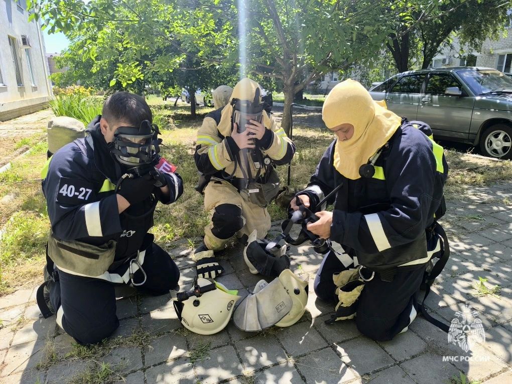 В Ипатово огнеборцы МЧС Ставрополья успешно ликвидировали условный пожар в больнице В Ипатово огнеборцы МЧС Ставрополья успешно ликвидировали условный пожар в больнице