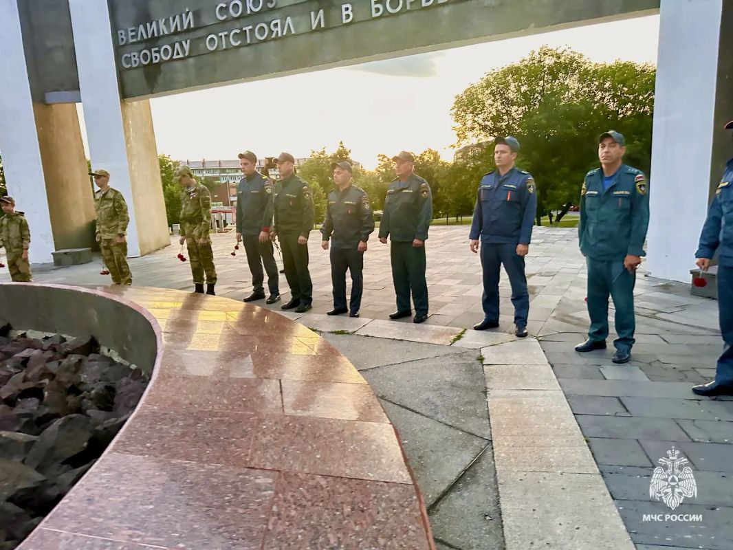 Сотрудники МЧС Ставрополья почтили память героев Великой Отечественной Сотрудники МЧС Ставрополья почтили память героев Великой Отечественной