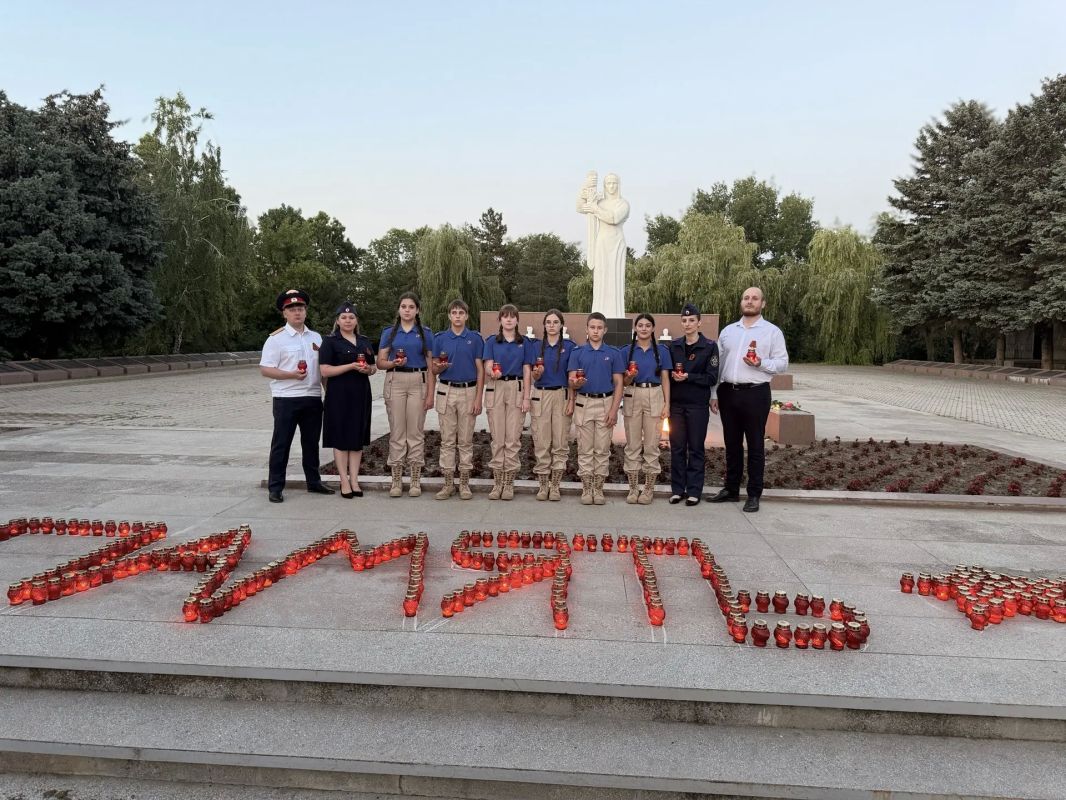 В Ипатово офицеры СКР приняли участие в патриотической акции «Свеча памяти» В Ипатово офицеры СКР приняли участие в патриотической акции «Свеча памяти»