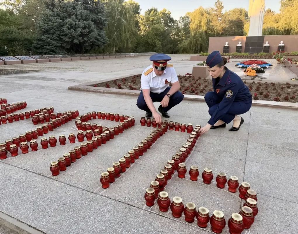 В Ипатово офицеры СКР приняли участие в патриотической акции «Свеча памяти» В Ипатово офицеры СКР приняли участие в патриотической акции «Свеча памяти»