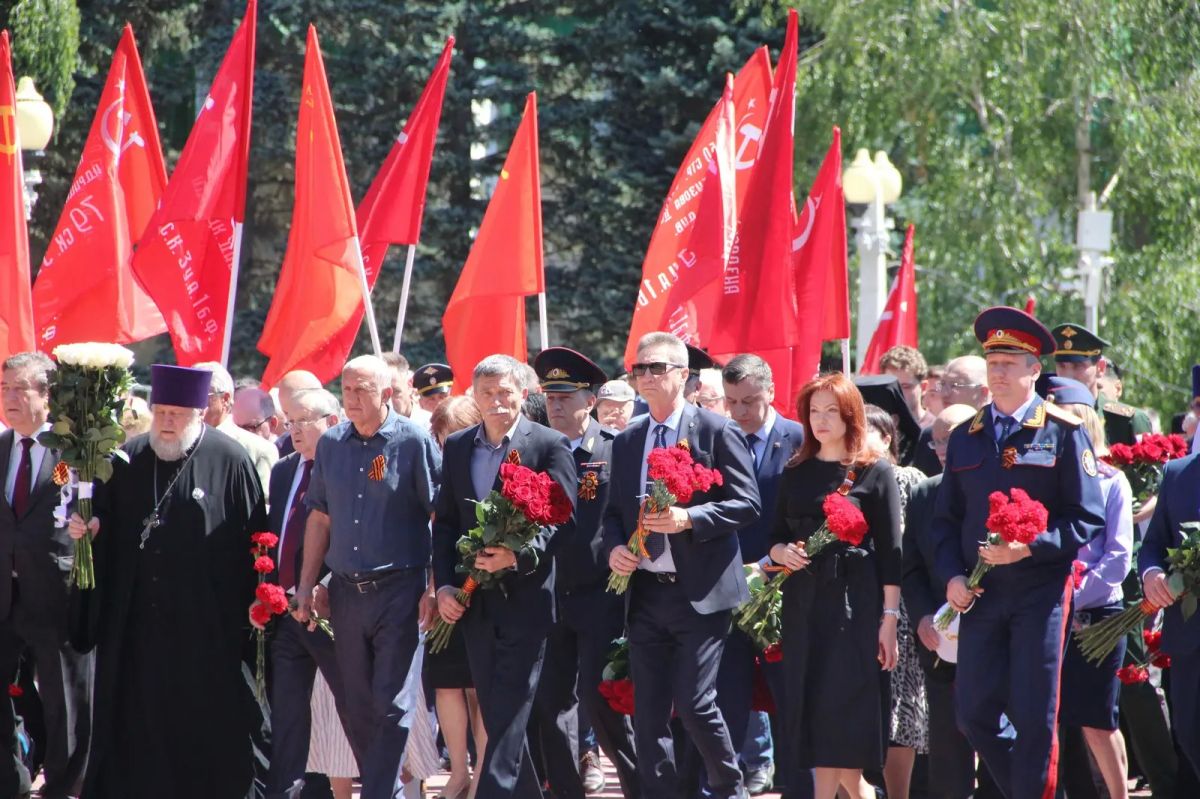 В День памяти и скорби сотрудники полиции Ставропольского края почтили подвиг героев Великой Отечественной войны В День памяти и скорби сотрудники полиции Ставропольского края почтили подвиг героев Великой Отечественной войны