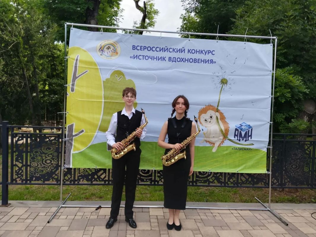 Сегодня на танцевальной площадке Курортного парка состоялся концерт «И помнит мир спасённый» в рамках программы III Всероссийского конкурсафестиваля «Источник Вдохновения» Сегодня на танцевальной площадке Курортного парка состоялся концерт «И помнит мир спасённый» в рамках программы III Всероссийского конкурсафестиваля «Источник Вдохновения»