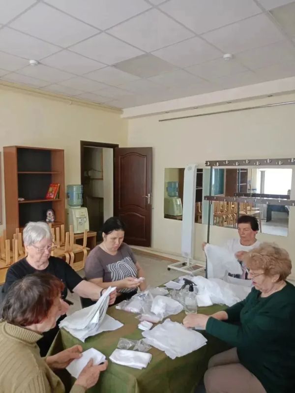 С начала года в краевой столице работают 11 патриотических мастерских, которые объединяют всех, кто хочет внести свой вклад в общее дело и помочь нашим бойцам на передовой С начала года в краевой столице работают 11 патриотических мастерских, которые объединяют всех, кто хочет внести свой вклад в общее дело и помочь нашим бойцам на передовой