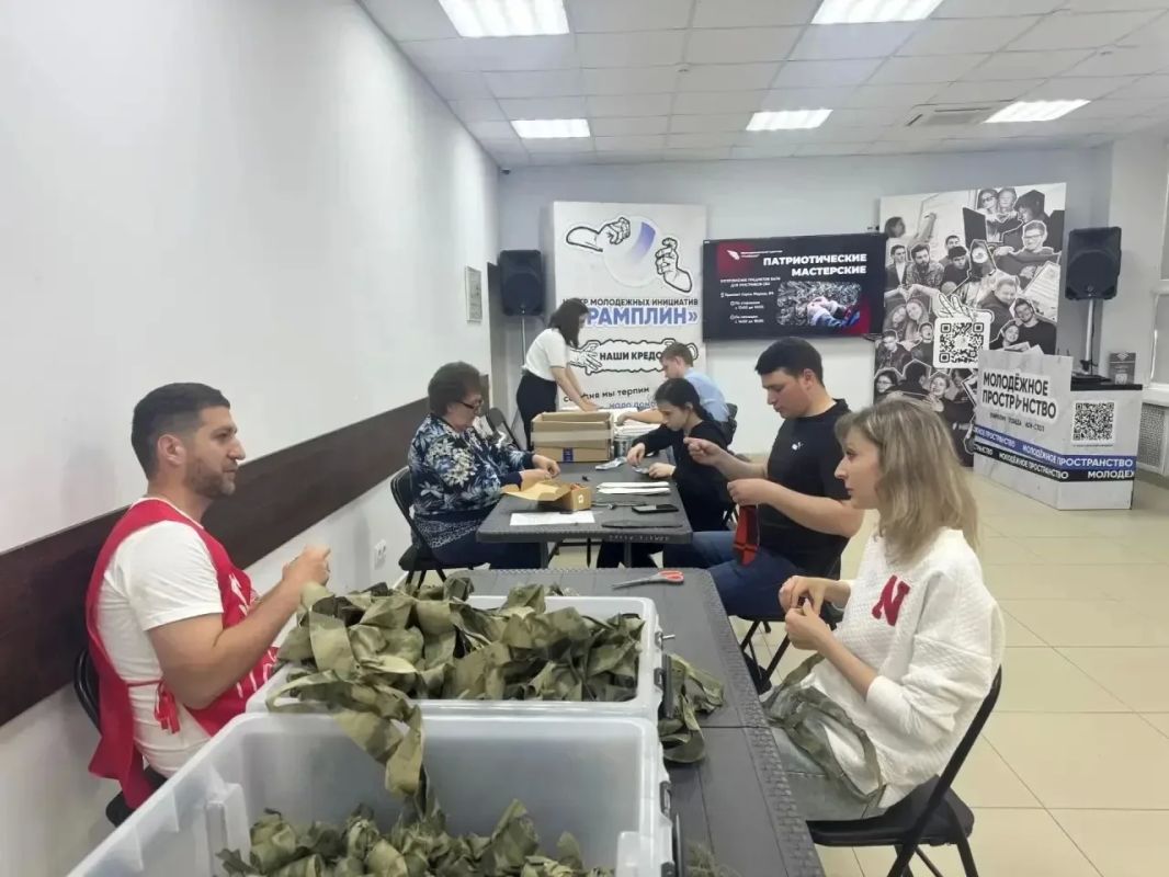 С начала года в краевой столице работают 11 патриотических мастерских, которые объединяют всех, кто хочет внести свой вклад в общее дело и помочь нашим бойцам на передовой С начала года в краевой столице работают 11 патриотических мастерских, которые объединяют всех, кто хочет внести свой вклад в общее дело и помочь нашим бойцам на передовой