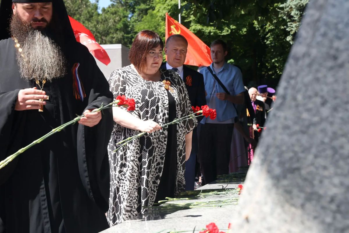 Краевые законодатели почтили память ставропольцев, погибших в годы Великой Отечественной войны Краевые законодатели почтили память ставропольцев, погибших в годы Великой Отечественной войны