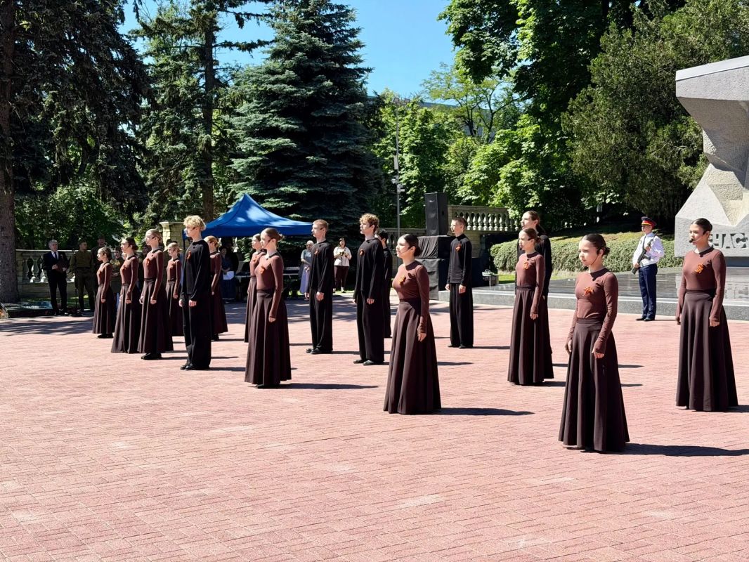 В Ставропольском крае сотрудники регионального следственного управления СК России и кадеты ведомства приняли участие в мероприятиях, посвященных Дню памяти и скорби В Ставропольском крае сотрудники регионального следственного управления СК России и кадеты ведомства приняли участие в мероприятиях, посвященных Дню памяти и скорби