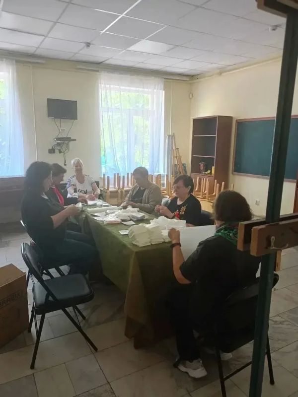С начала года в краевой столице работают 11 патриотических мастерских, которые объединяют всех, кто хочет внести свой вклад в общее дело и помочь нашим бойцам на передовой С начала года в краевой столице работают 11 патриотических мастерских, которые объединяют всех, кто хочет внести свой вклад в общее дело и помочь нашим бойцам на передовой
