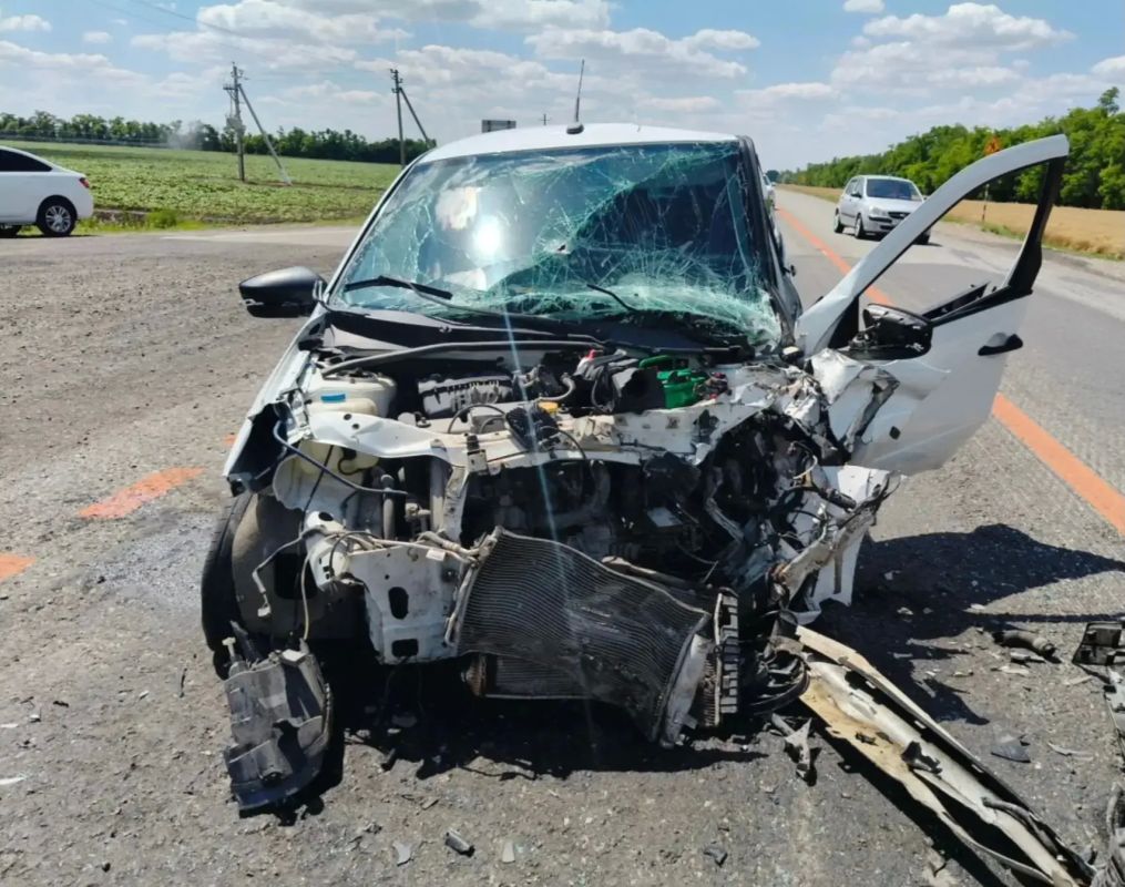 В Красногвардейском округе в результате столкновения трех автомобилей пострадали 4 человека, из них 2 детей В Красногвардейском округе в результате столкновения трех автомобилей пострадали 4 человека, из них 2 детей