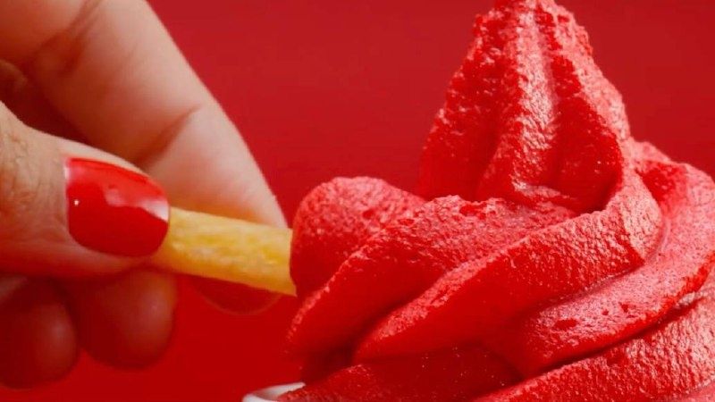 Необычное сочетание: мороженое с кетчупом от Heinz