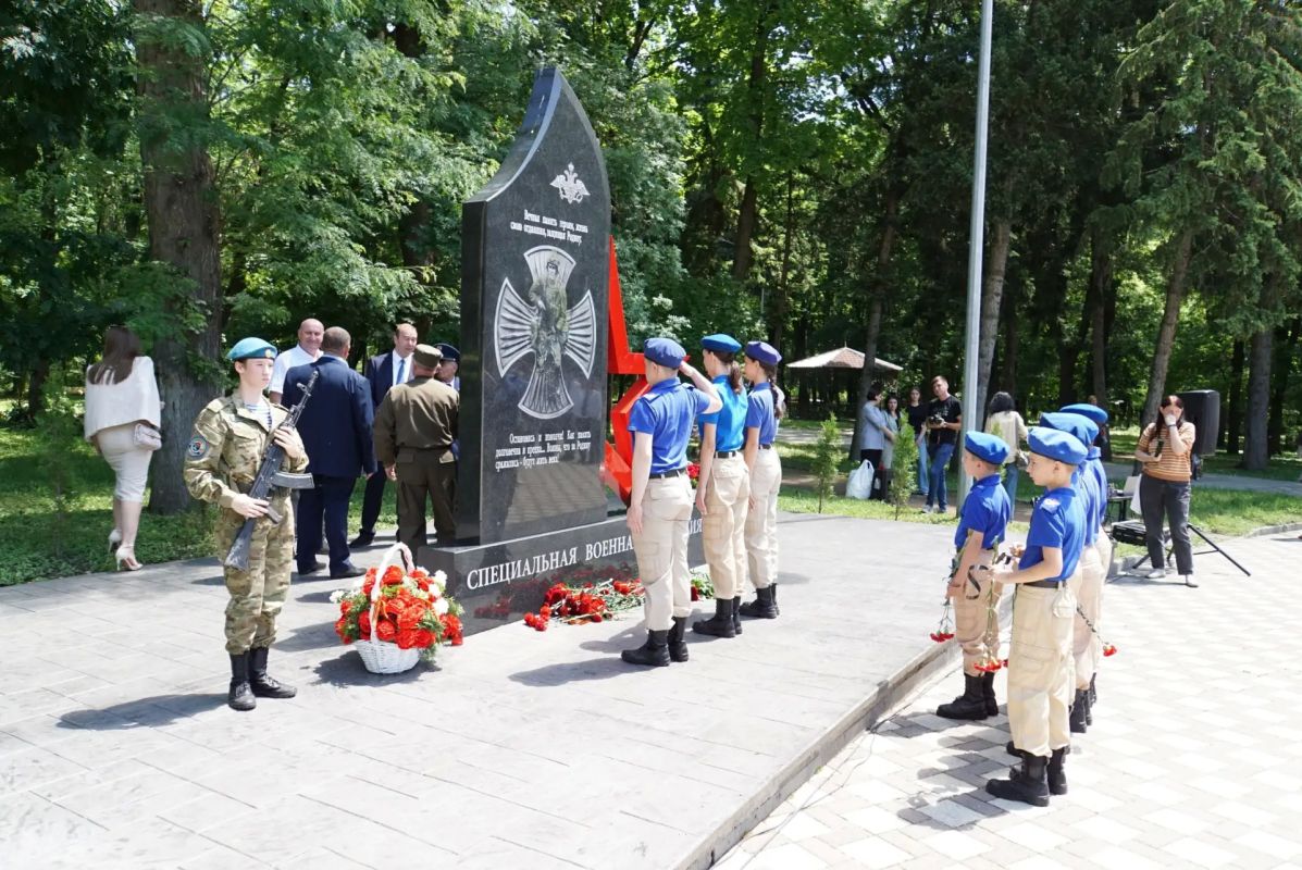 В Парке Победы в Ессентуках появился памятник, который хранит память о герояхземляках В Парке Победы в Ессентуках появился памятник, который хранит память о герояхземляках