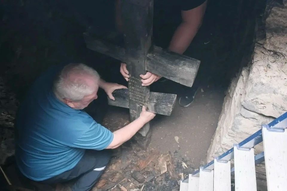 В Ессентуках нашли закладной крест сгоревшего Свято-Никольского деревянного храма В Ессентуках нашли закладной крест сгоревшего Свято-Никольского деревянного храма