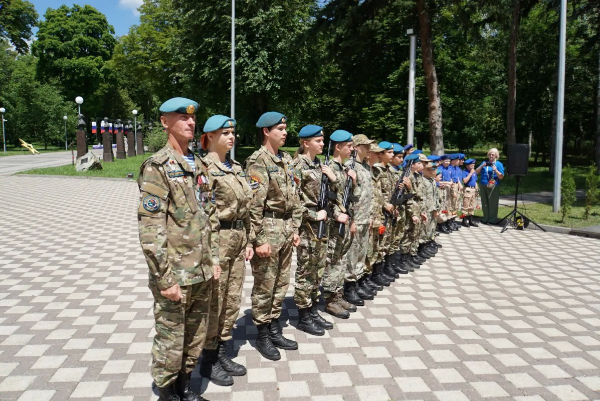 В Парке Победы в Ессентуках появился памятник, который хранит память о герояхземляках В Парке Победы в Ессентуках появился памятник, который хранит память о герояхземляках
