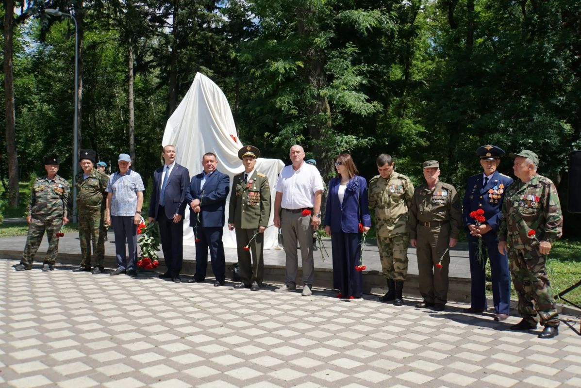 В Парке Победы в Ессентуках появился памятник, который хранит память о герояхземляках В Парке Победы в Ессентуках появился памятник, который хранит память о герояхземляках