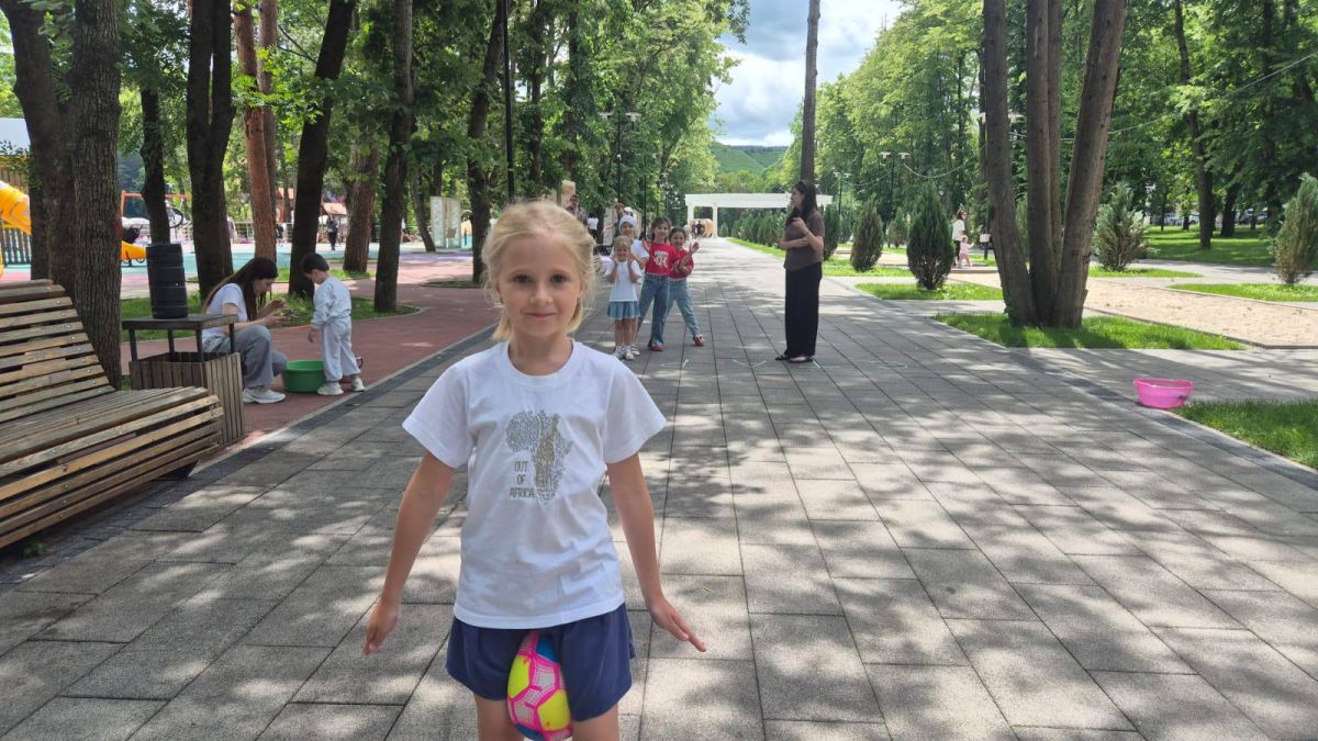Волонтеры отряда «Авангард» вновь провели акцию «Летний десант» на территории Старого озера Волонтеры отряда «Авангард» вновь провели акцию «Летний десант» на территории Старого озера