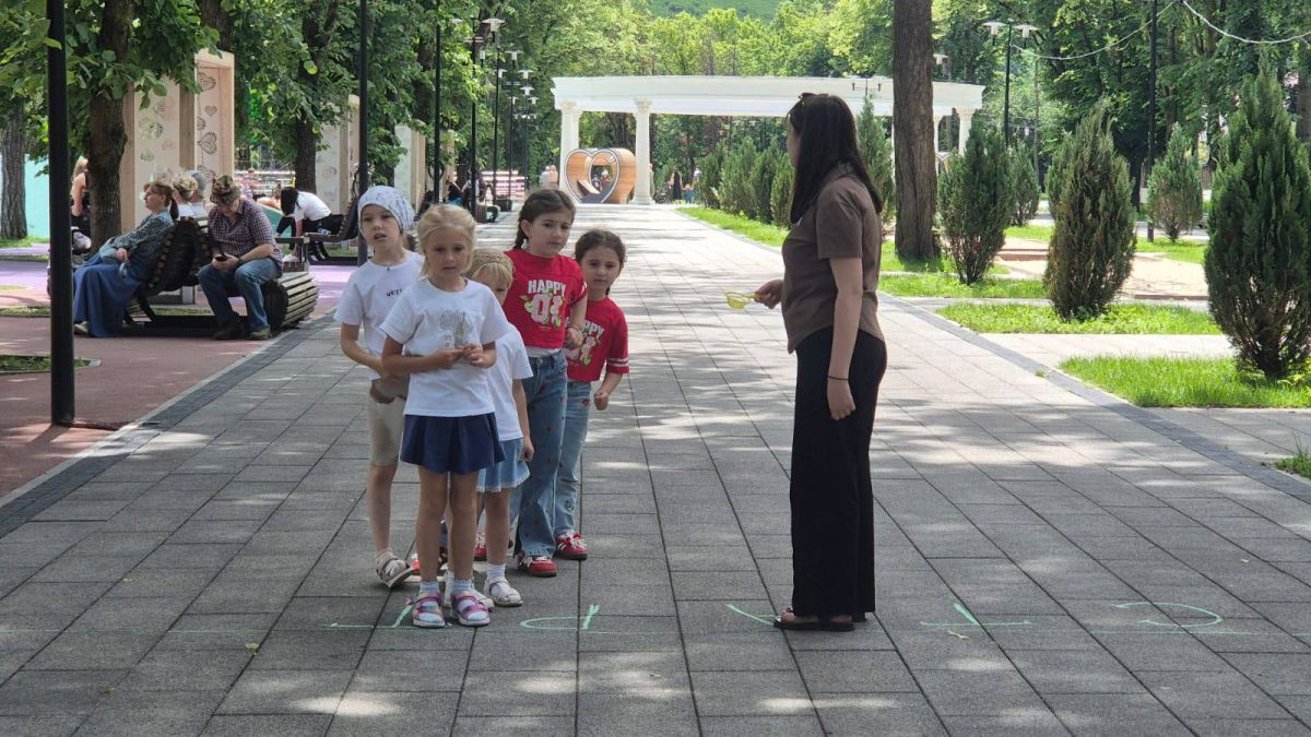 Волонтеры отряда «Авангард» вновь провели акцию «Летний десант» на территории Старого озера Волонтеры отряда «Авангард» вновь провели акцию «Летний десант» на территории Старого озера