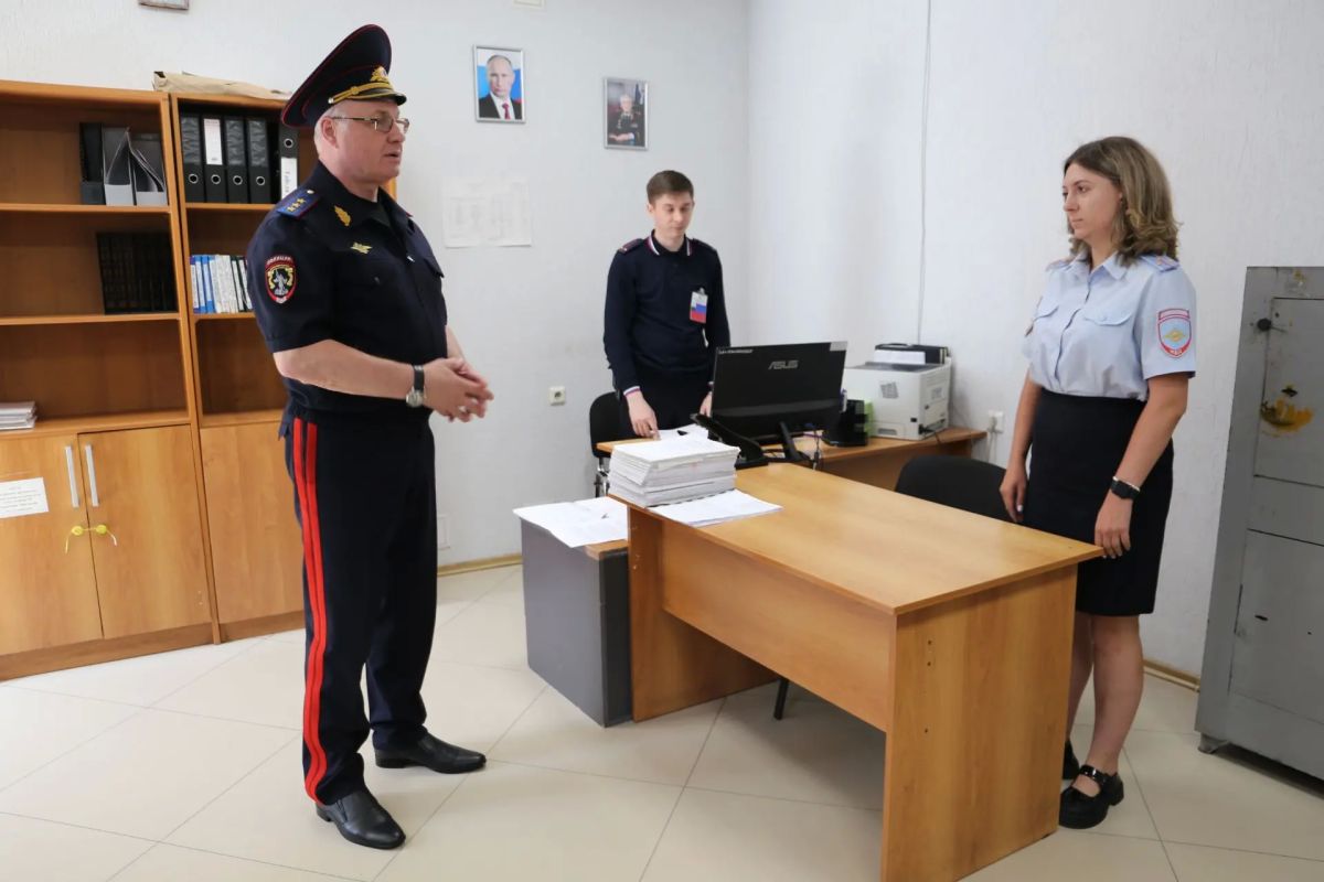 Начальник ГУ МВД России по СКФО Сергей Бачурин провел совещание с руководителями подразделений краевого полицейского Главка Начальник ГУ МВД России по СКФО Сергей Бачурин провел совещание с руководителями подразделений краевого полицейского Главка