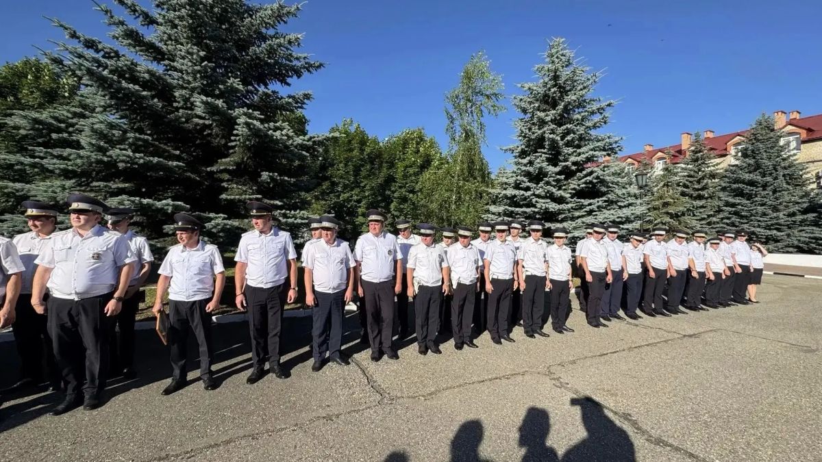 Георгий Колягин поздравил ставропольских инспекторов Госавтоинспекции с 90-летним юбилеем службы Георгий Колягин поздравил ставропольских инспекторов Госавтоинспекции с 90-летним юбилеем службы