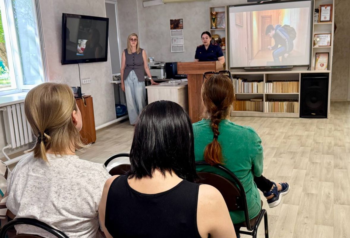 В Ставропольском крае офицеры СК России продолжают цикл профилактических бесед по теме «Вместе – за безопасное детство!» В Ставропольском крае офицеры СК России продолжают цикл профилактических бесед по теме «Вместе – за безопасное детство!»