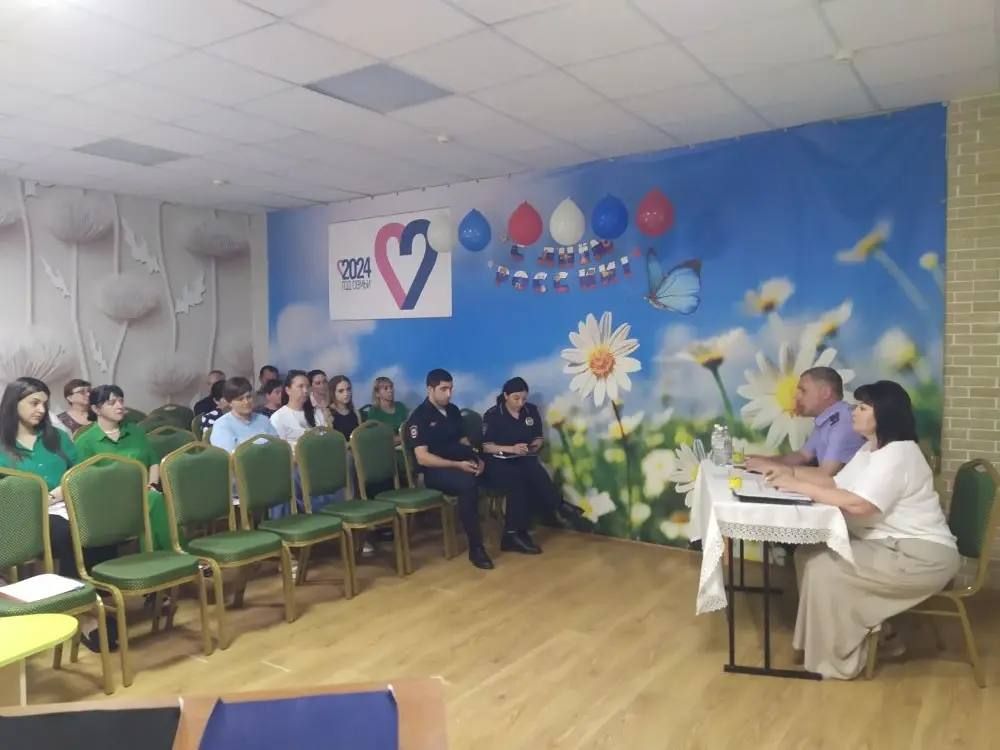 В Ставропольском крае офицеры СК России продолжают цикл профилактических бесед по теме «Вместе – за безопасное детство!» В Ставропольском крае офицеры СК России продолжают цикл профилактических бесед по теме «Вместе – за безопасное детство!»