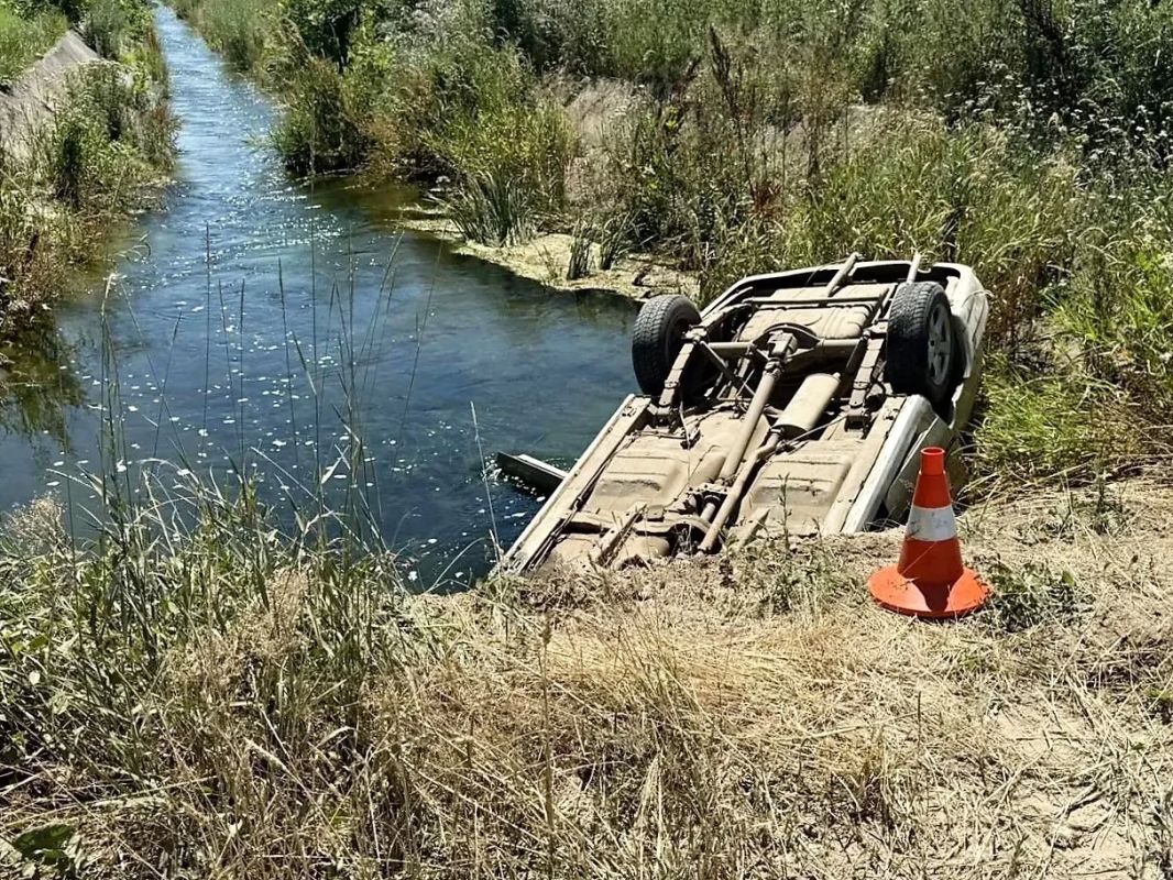 72-летний водитель погиб при опрокидывании авто в канал в Труновском округе 72-летний водитель погиб при опрокидывании авто в канал в Труновском округе
